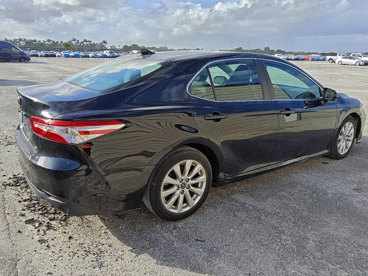 2019 TOYOTA CAMRY L photo 5