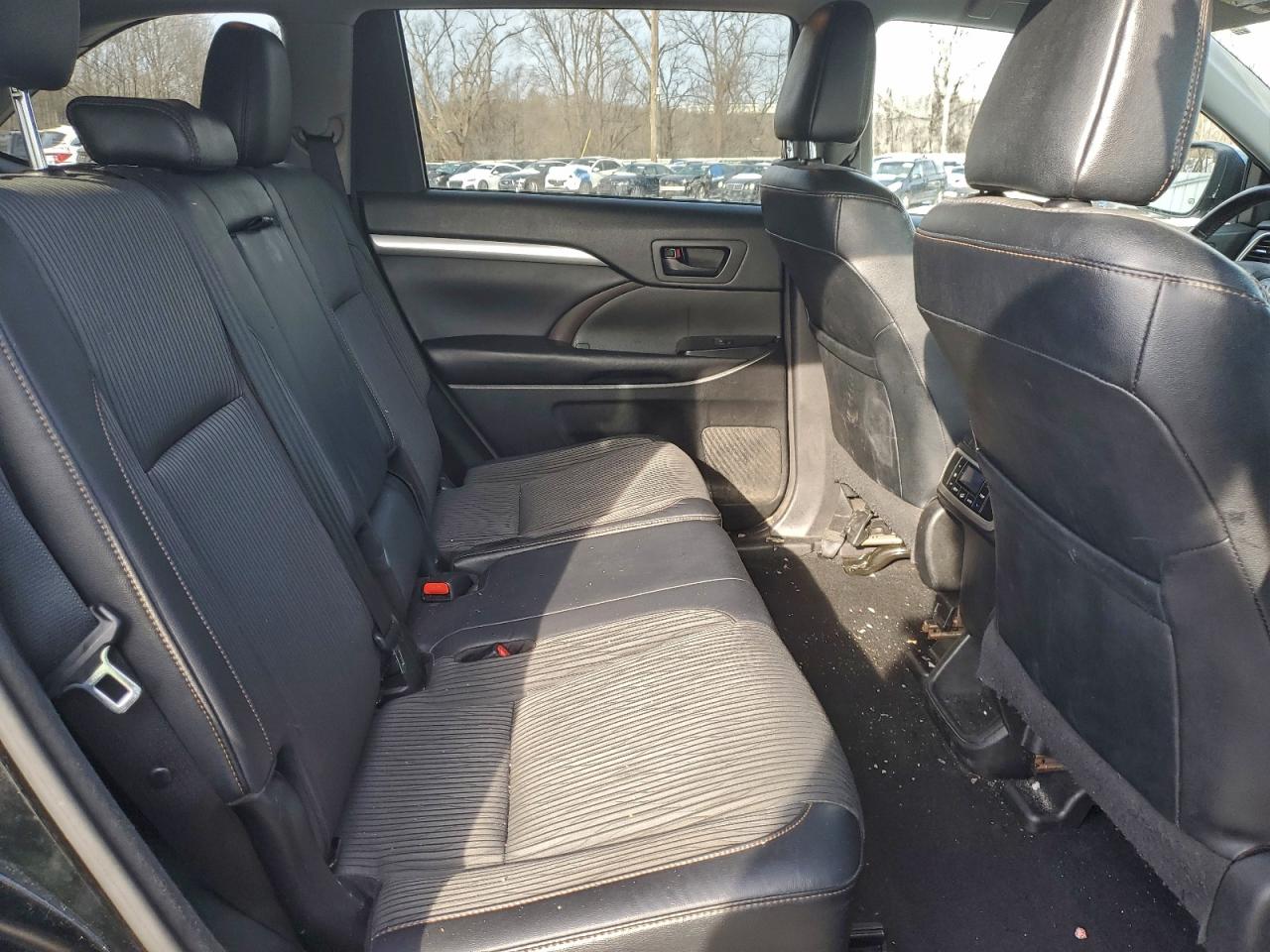 2018 TOYOTA HIGHLANDER LE photo 11