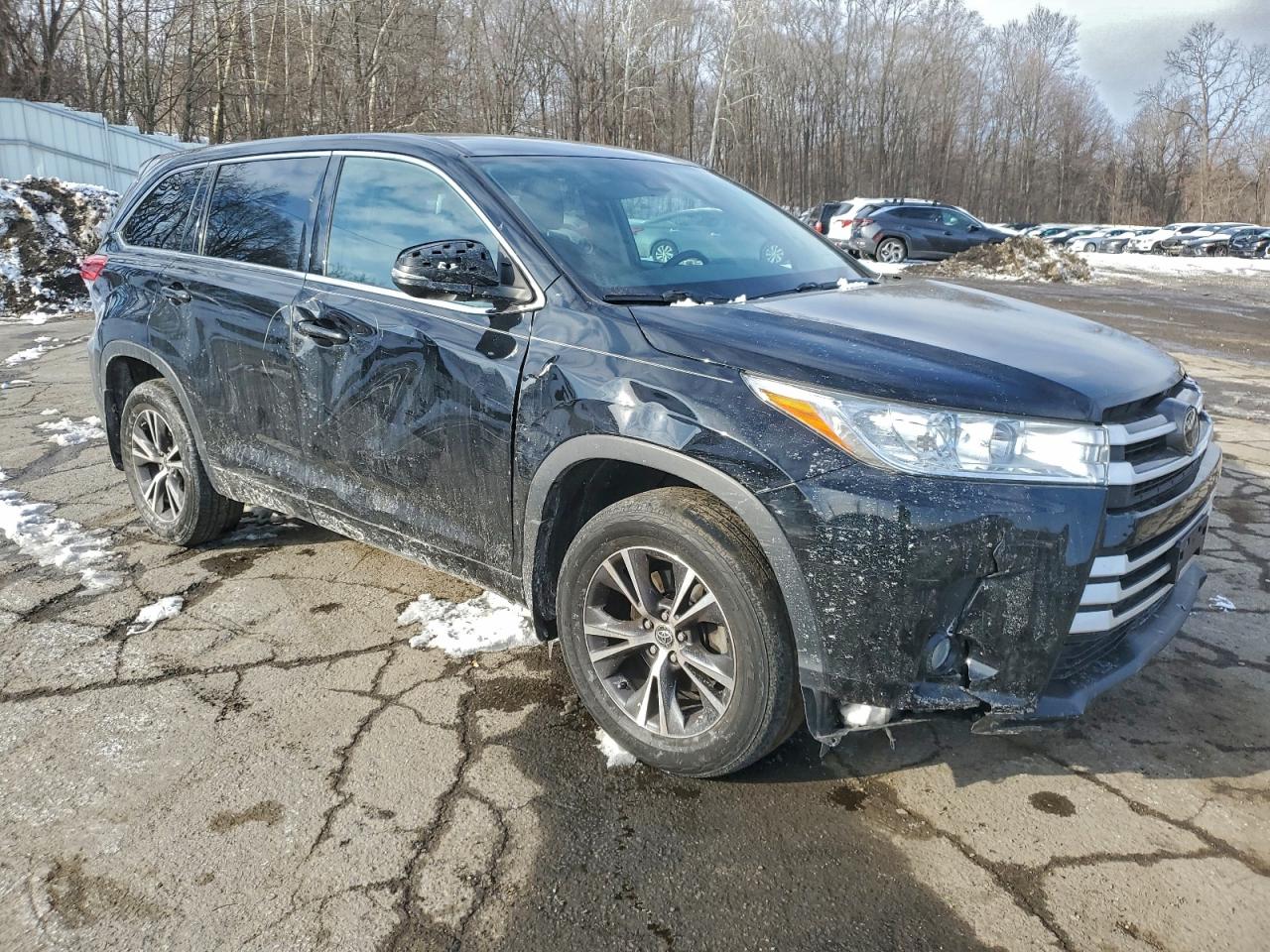 2018 TOYOTA HIGHLANDER LE photo 4