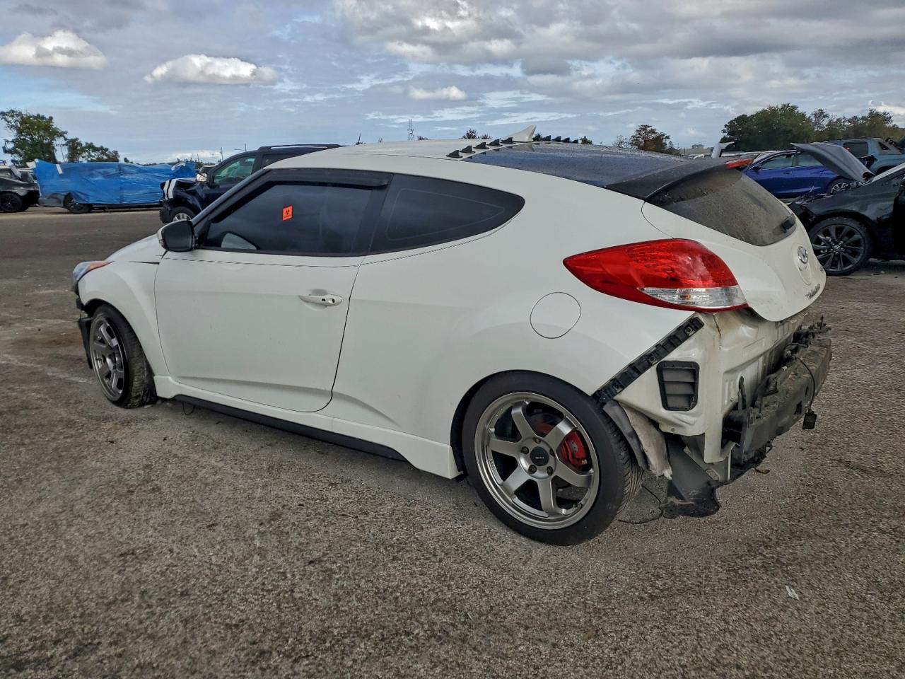 2016 HYUNDAI VELOSTER TURBO photo 2