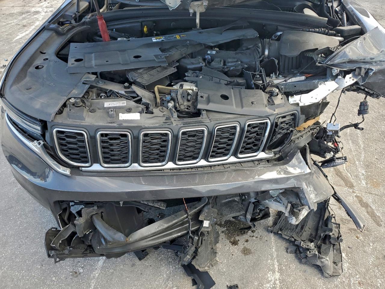 2023 JEEP GRAND CHEROKEE L LAREDO photo 12