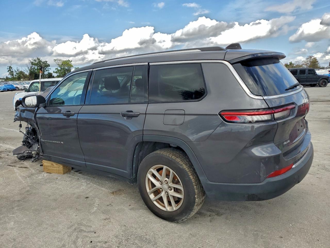 2023 JEEP GRAND CHEROKEE L LAREDO photo 2