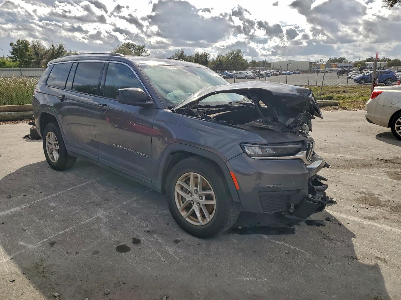 2023 JEEP GRAND CHEROKEE L LAREDO photo 4