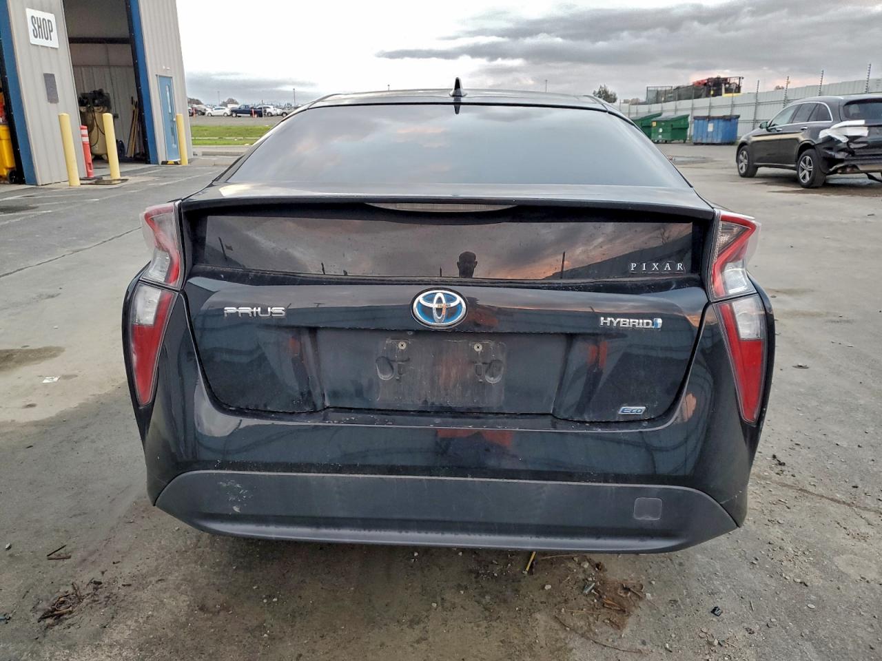 2016 TOYOTA PRIUS photo 6