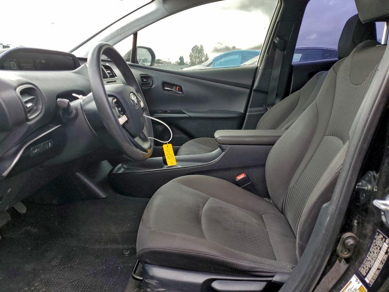 2016 TOYOTA PRIUS photo 7