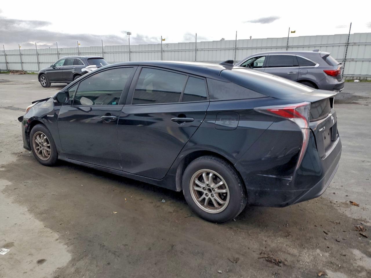 2016 TOYOTA PRIUS photo 2
