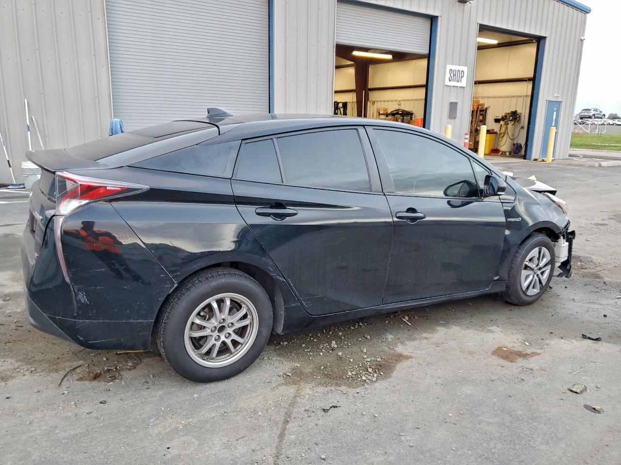 2016 TOYOTA PRIUS photo 3