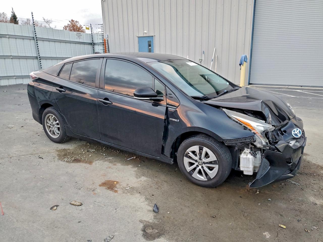 2016 TOYOTA PRIUS photo 4