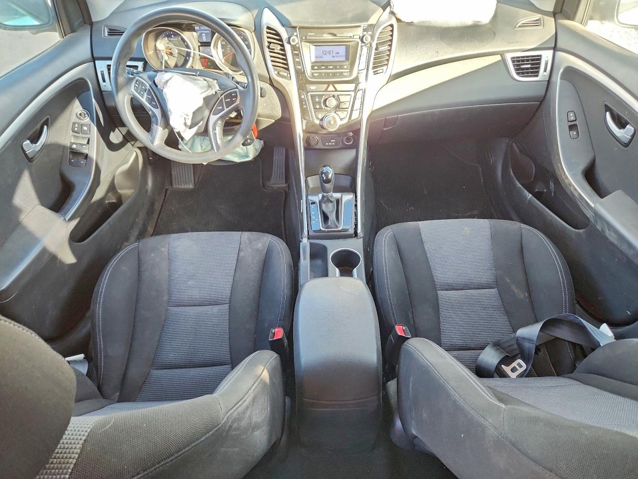 2017 HYUNDAI ELANTRA GT photo 8