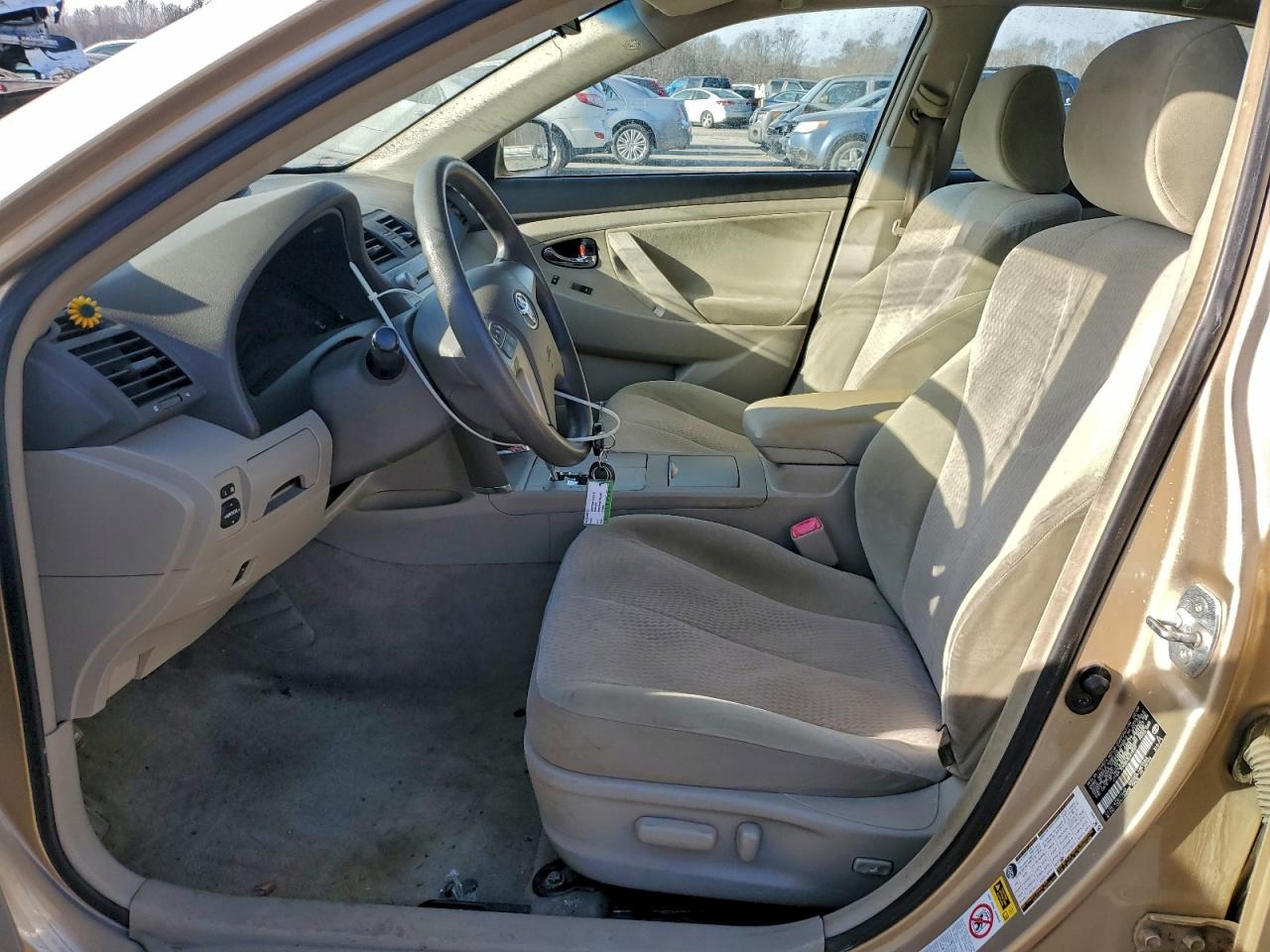 2010 TOYOTA CAMRY SE photo 7