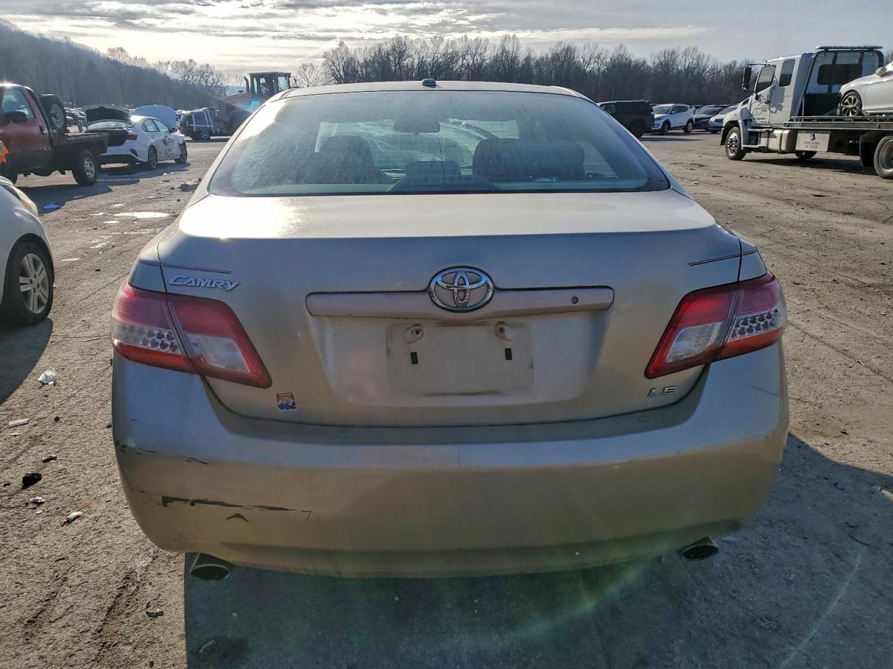 2010 TOYOTA CAMRY SE photo 6
