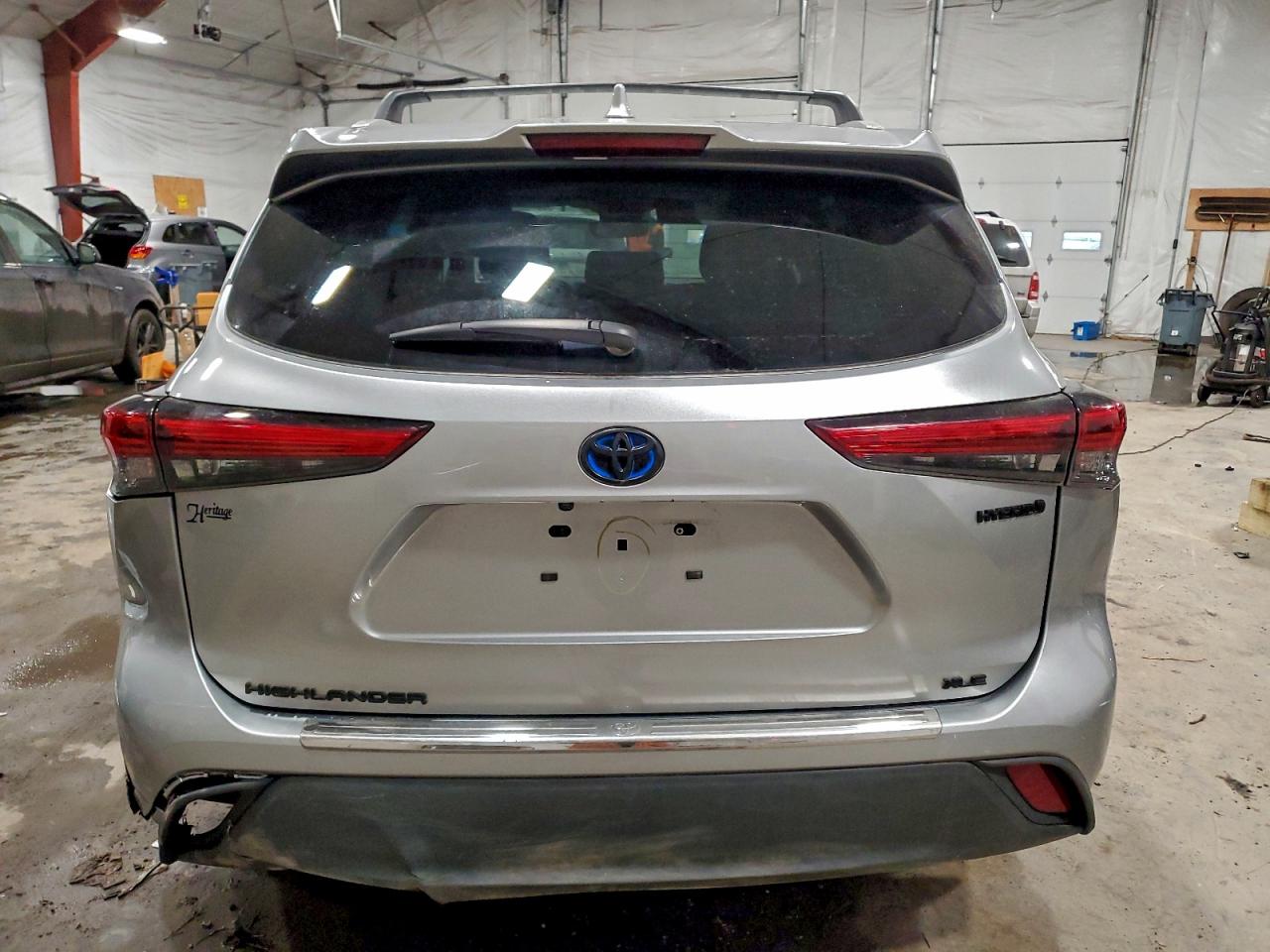 2022 TOYOTA HIGHLANDER HYBRID XLE photo 6