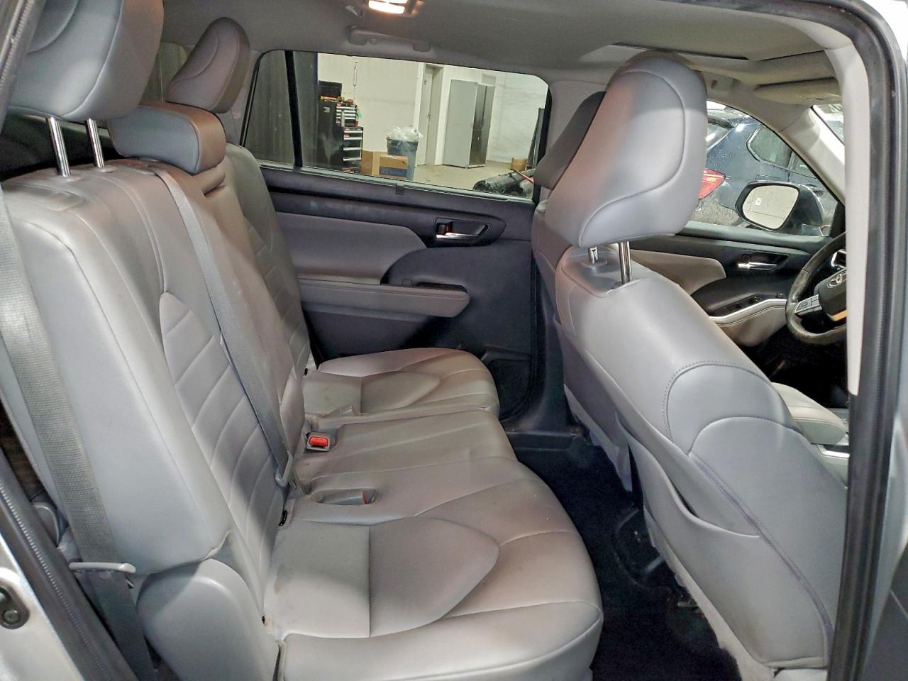 2022 TOYOTA HIGHLANDER HYBRID XLE photo 11
