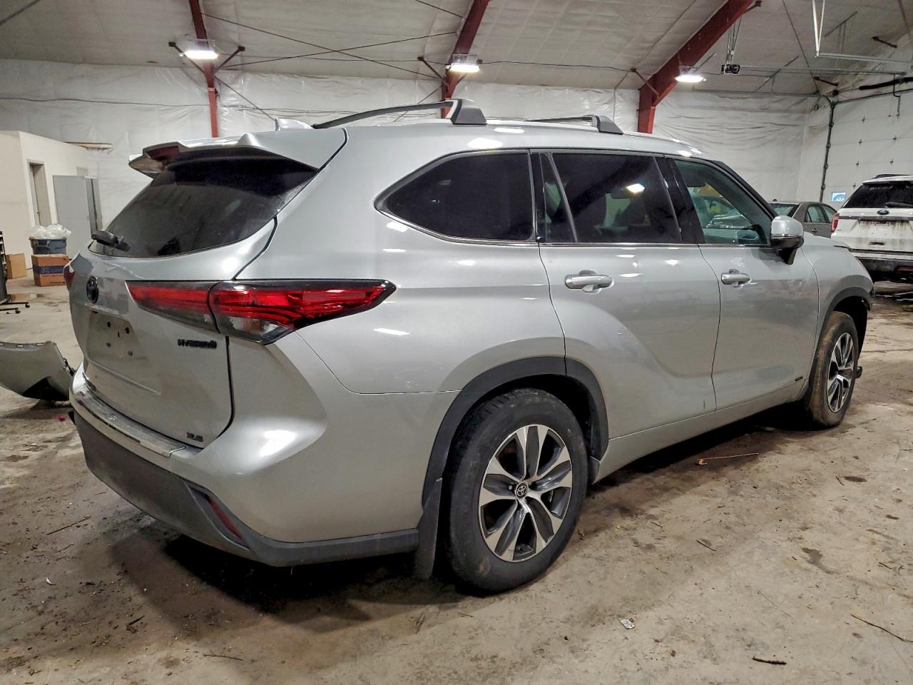2022 TOYOTA HIGHLANDER HYBRID XLE photo 3