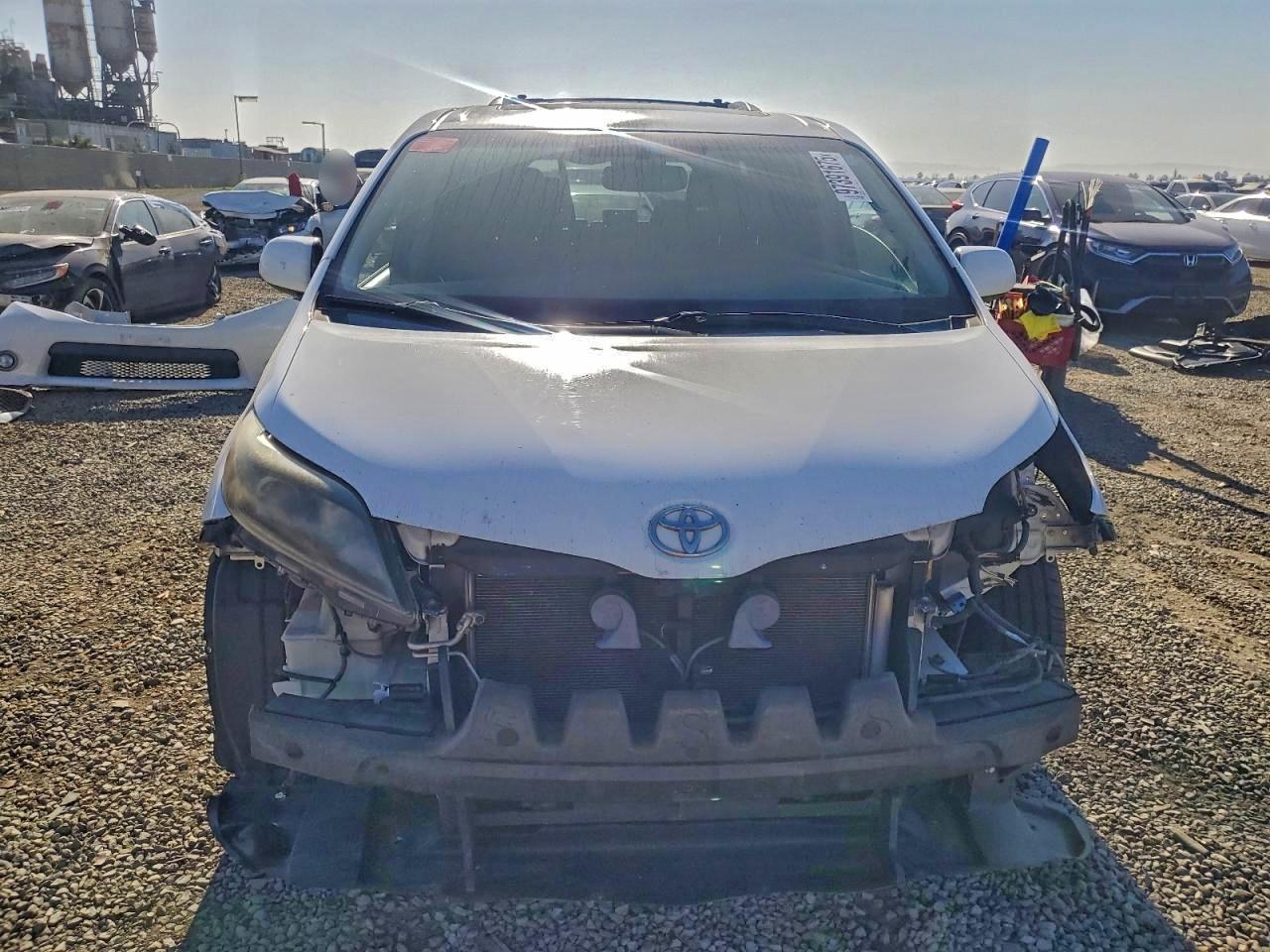 2015 TOYOTA SIENNA SPORT photo 5