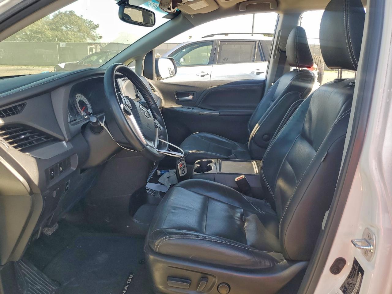 2015 TOYOTA SIENNA SPORT photo 7
