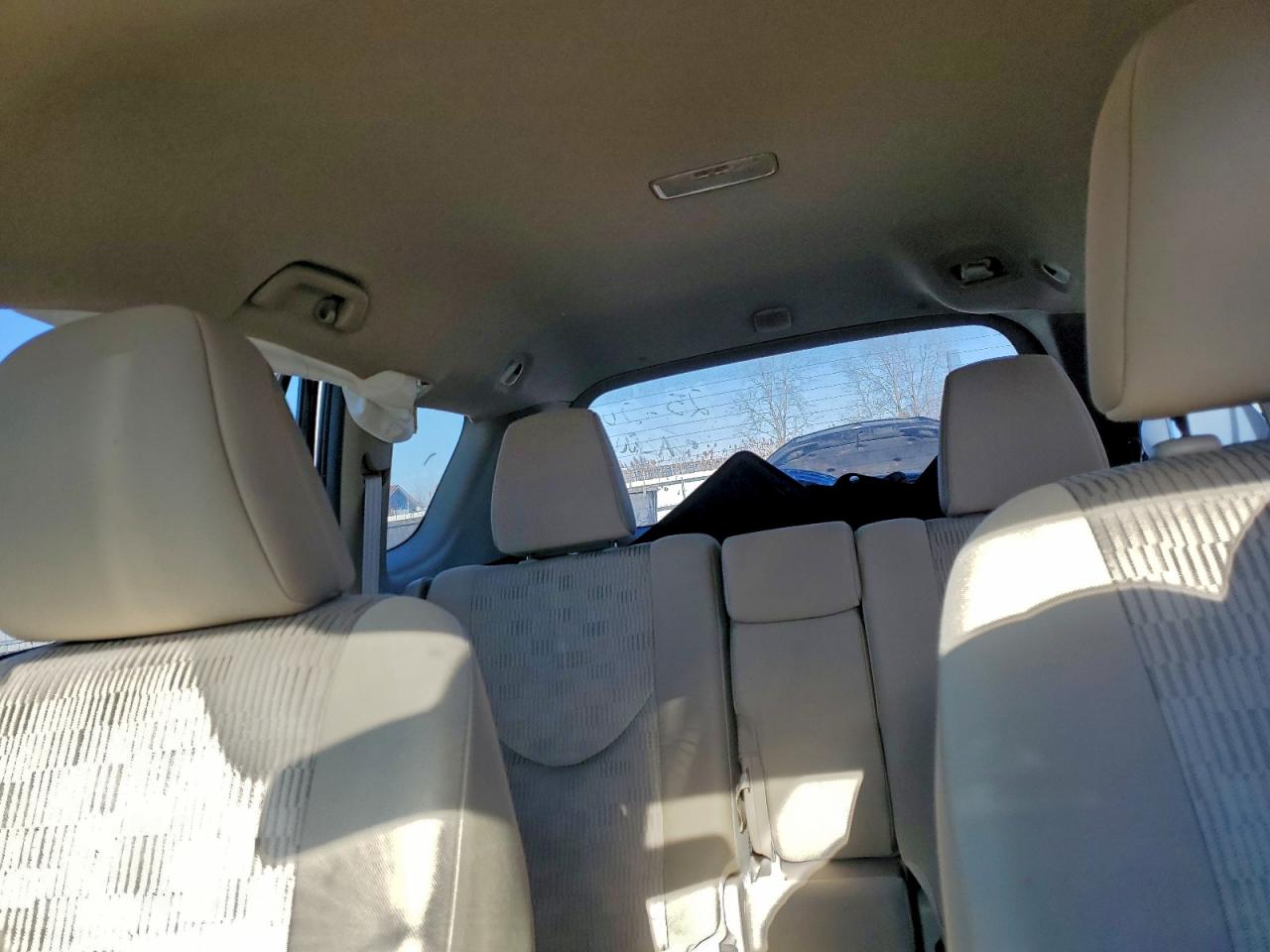 2011 TOYOTA RAV4 photo 10