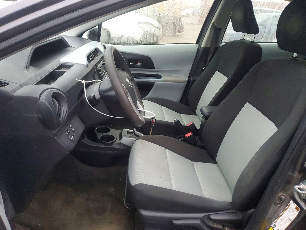 2012 TOYOTA PRIUS C photo 13