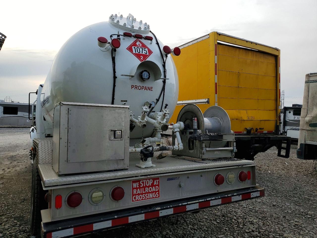 2020 FREIGHTLINER BUSINESS CLASS M2 PROPANE DELIVERY TRUCK photo 3