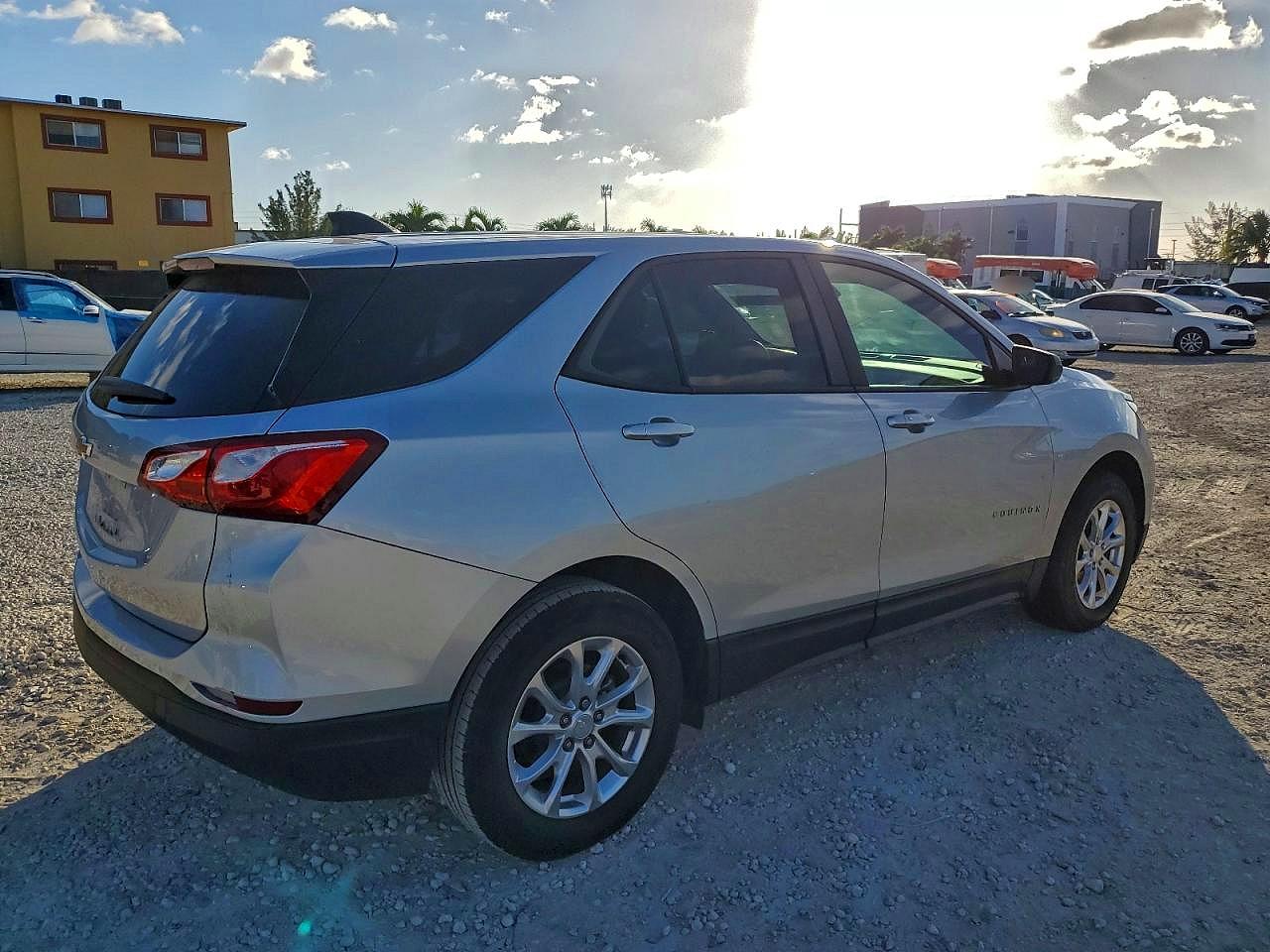 2021 CHEVROLET EQUINOX LS photo 3