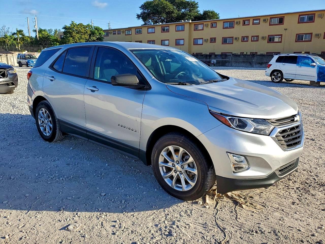2021 CHEVROLET EQUINOX LS photo 4