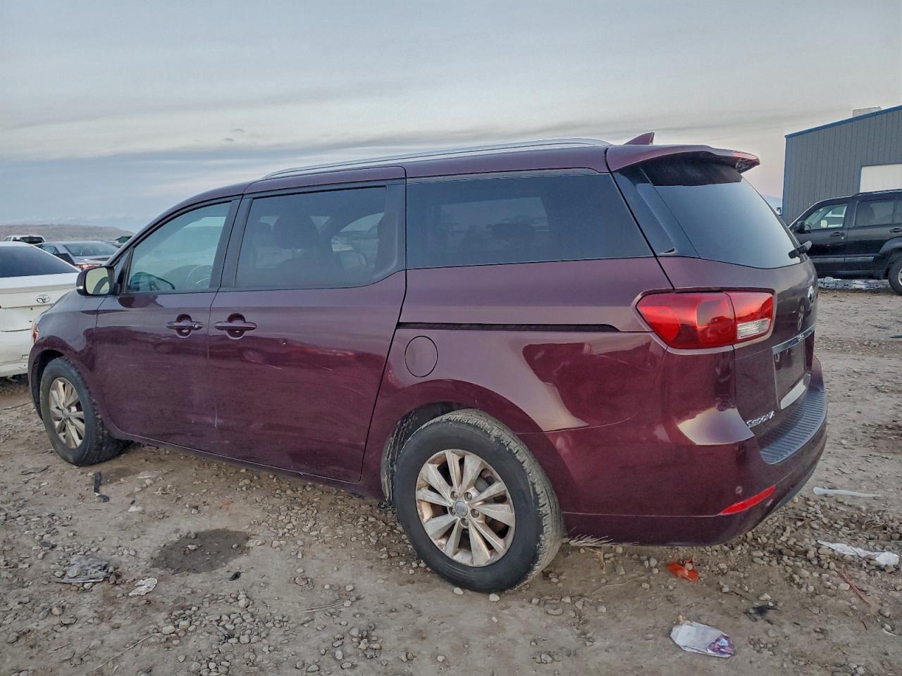 2017 KIA SEDONA LX photo 2