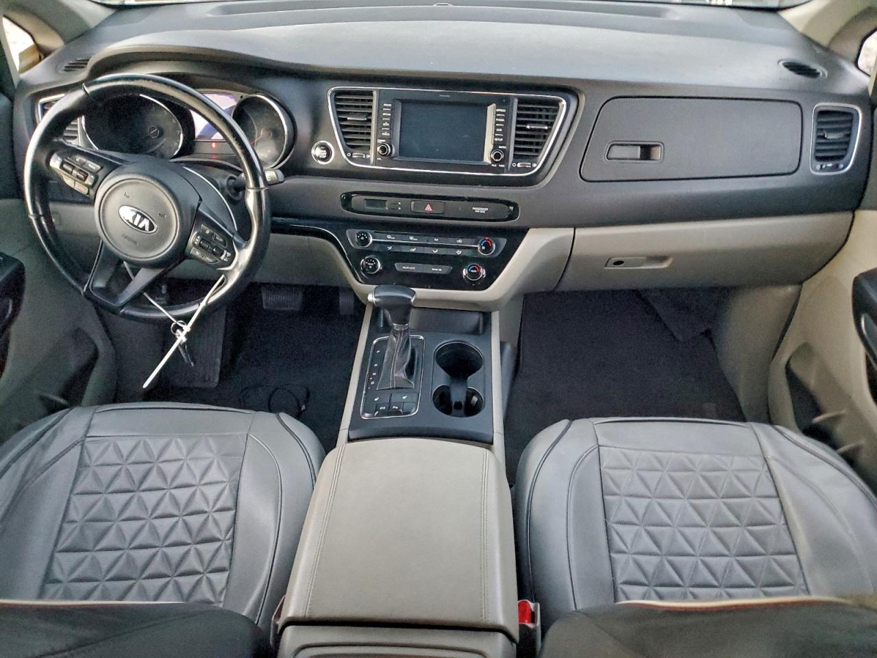 2017 KIA SEDONA LX photo 8