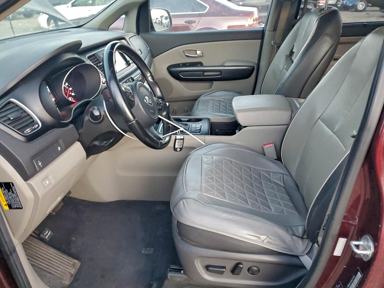 2017 KIA SEDONA LX photo 7