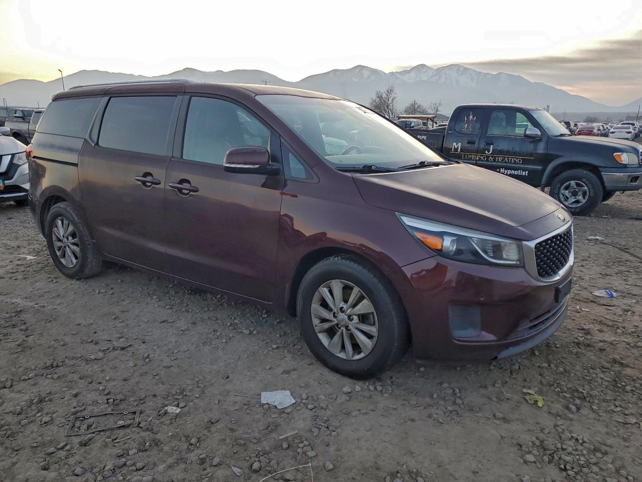 2017 KIA SEDONA LX photo 4