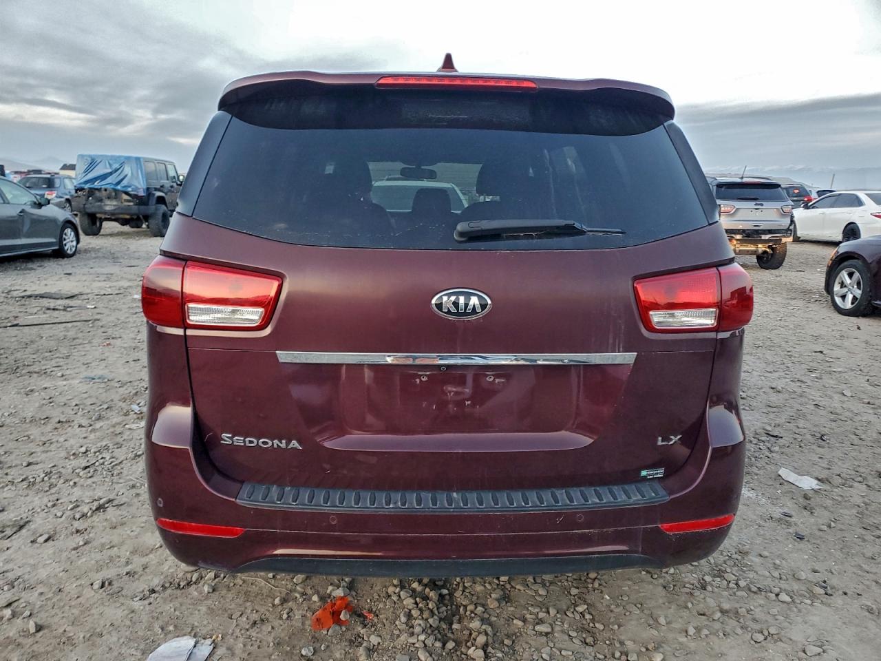 2017 KIA SEDONA LX photo 6