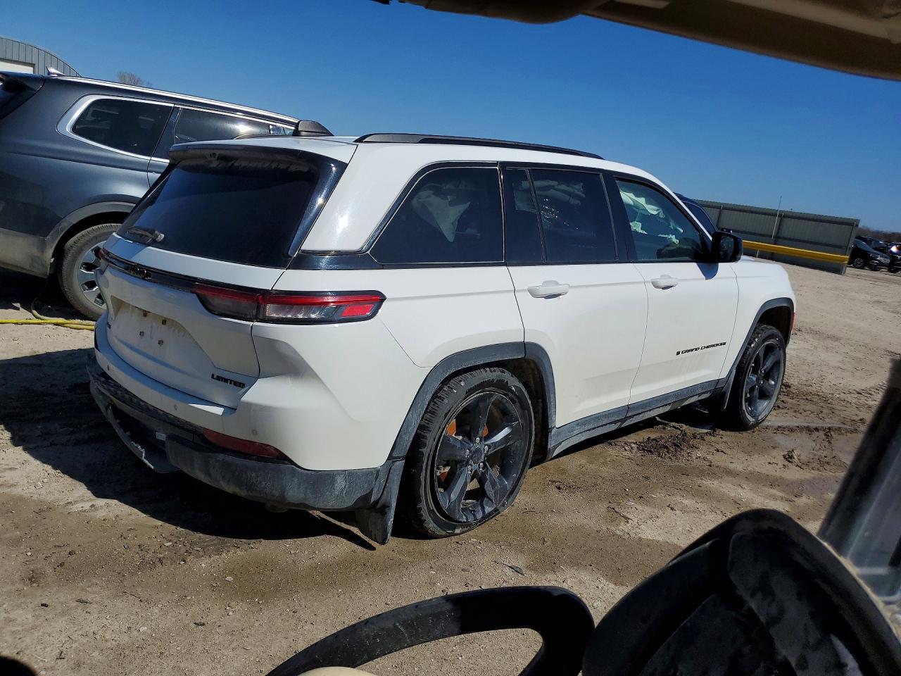2023 JEEP GRAND CHEROKEE LIMITED photo 3
