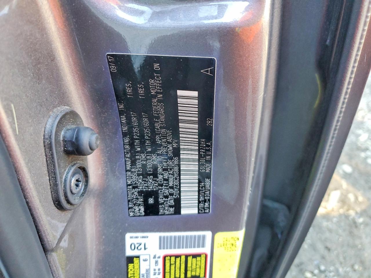 2017 TOYOTA SIENNA XLE photo 13
