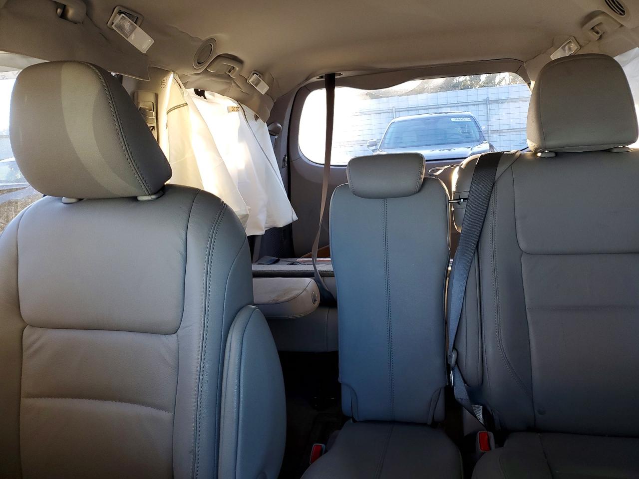 2017 TOYOTA SIENNA XLE photo 10