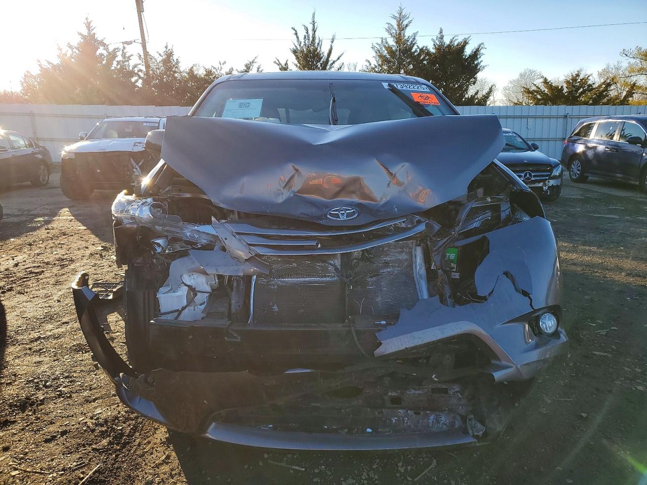 2017 TOYOTA SIENNA XLE photo 5