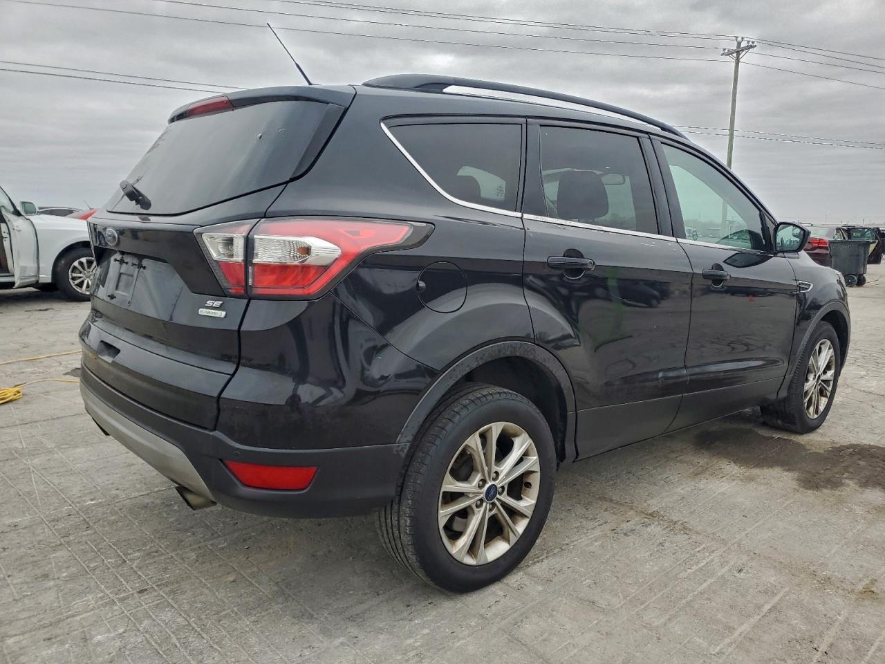 2017 FORD ESCAPE SE photo 3