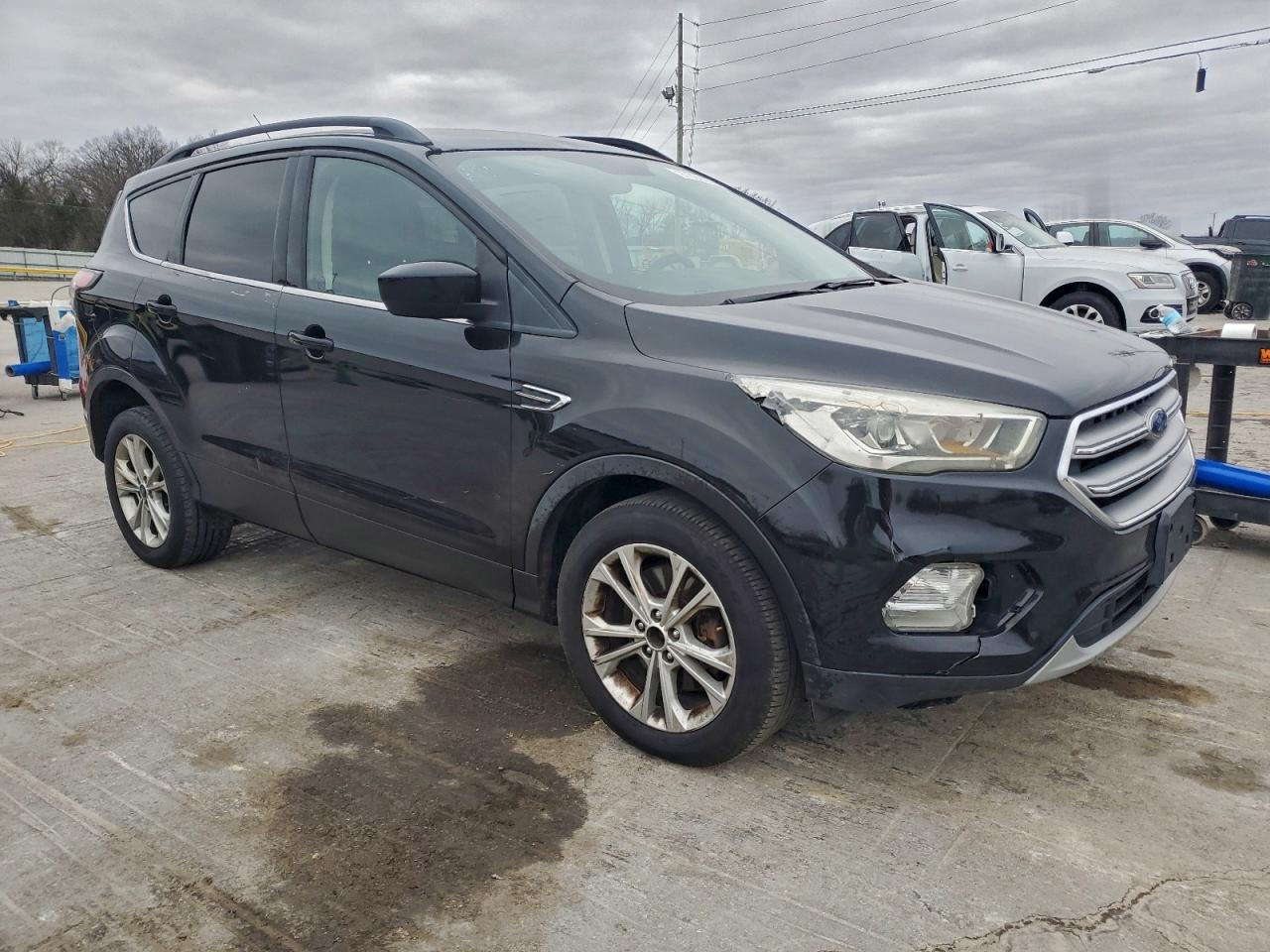 2017 FORD ESCAPE SE photo 4