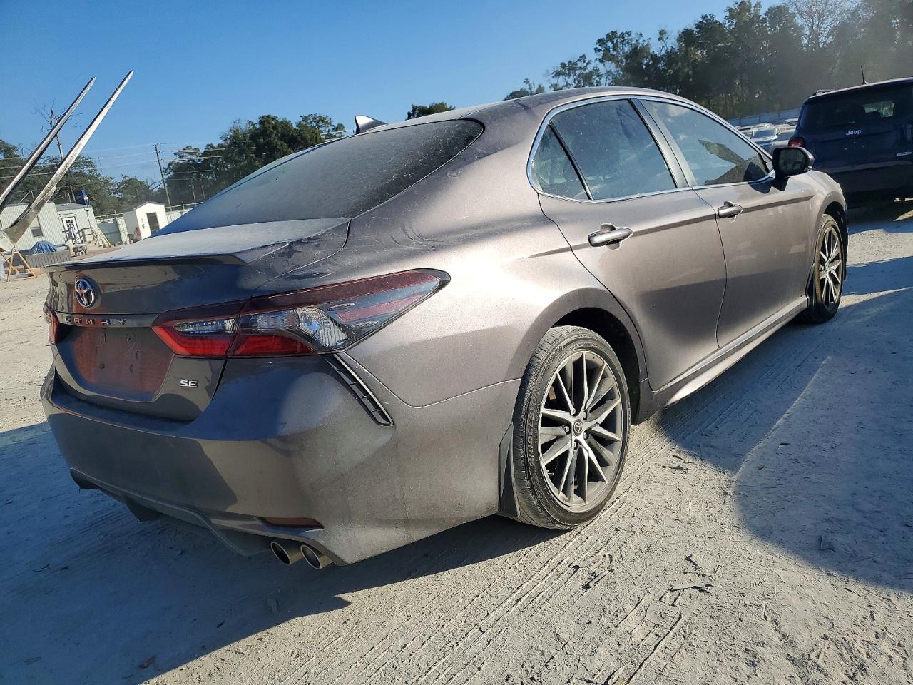 2022 TOYOTA CAMRY SE photo 3