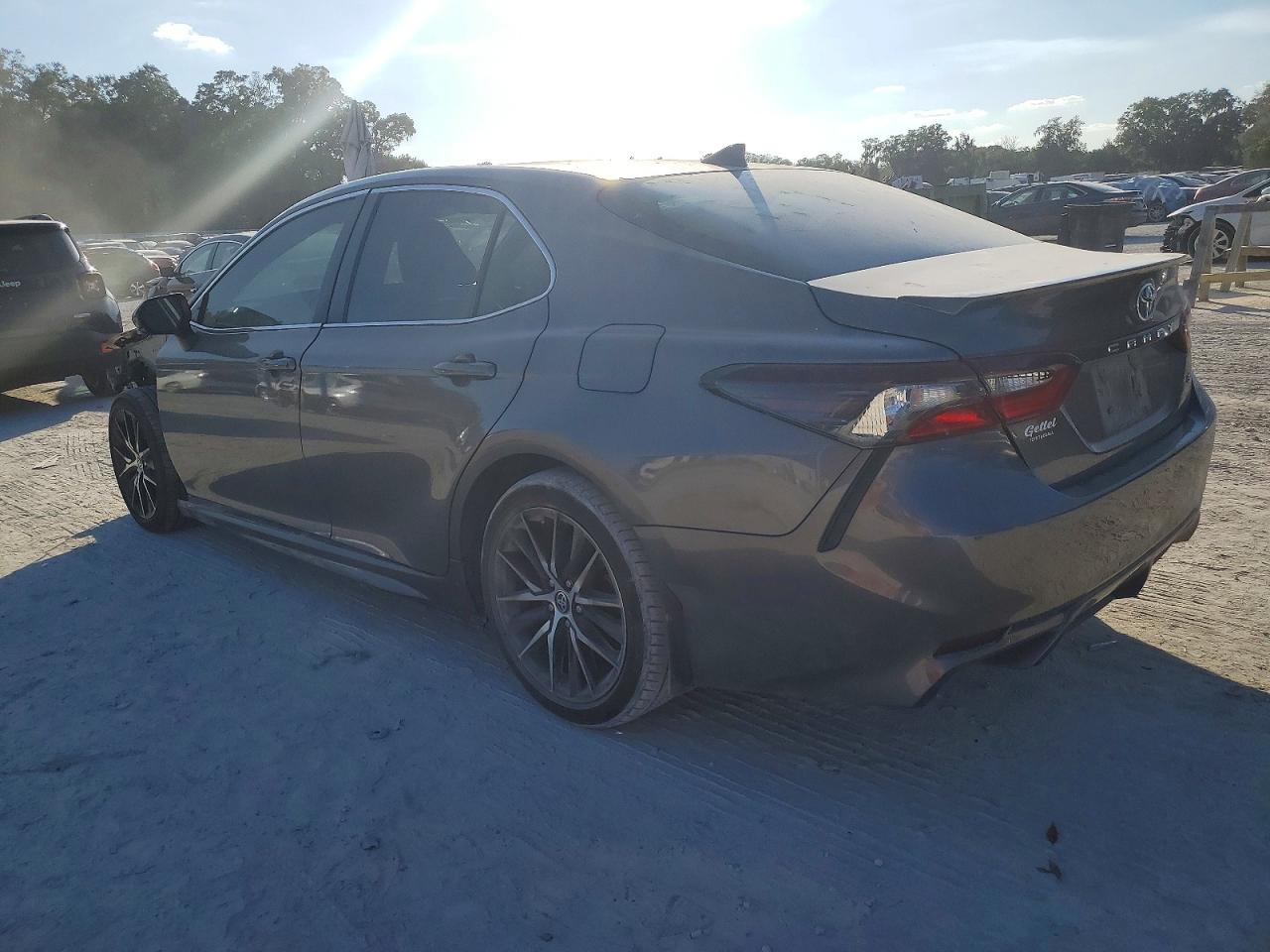 2022 TOYOTA CAMRY SE photo 2