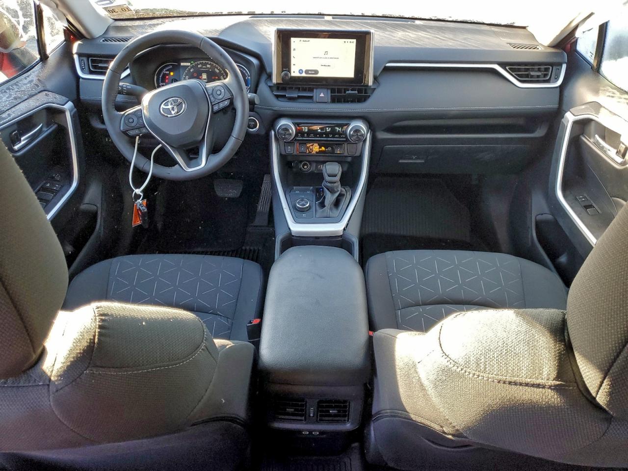 2025 TOYOTA RAV4 XLE photo 8