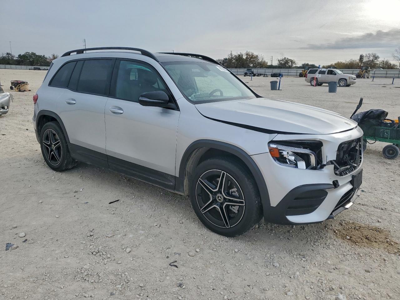 2021 MERCEDES-BENZ GLB 250 photo 4