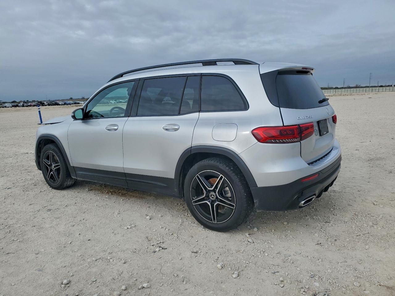 2021 MERCEDES-BENZ GLB 250 photo 2
