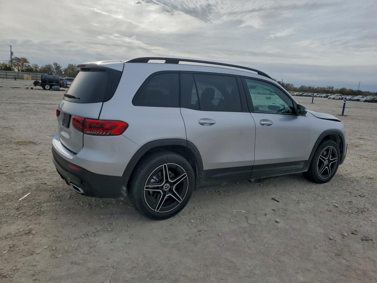 2021 MERCEDES-BENZ GLB 250 photo 3