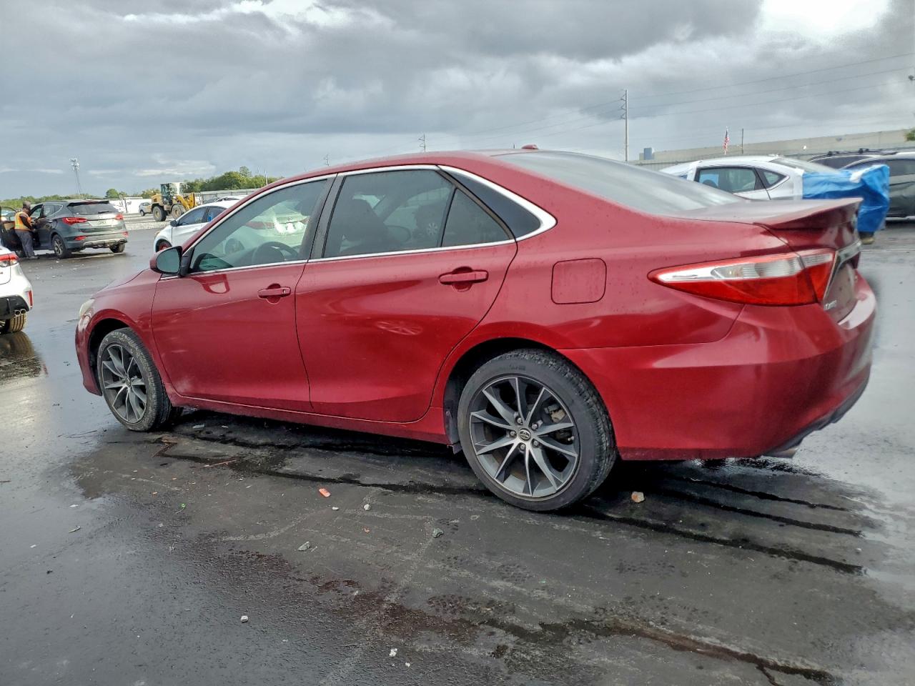 2015 TOYOTA CAMRY XSE photo 2