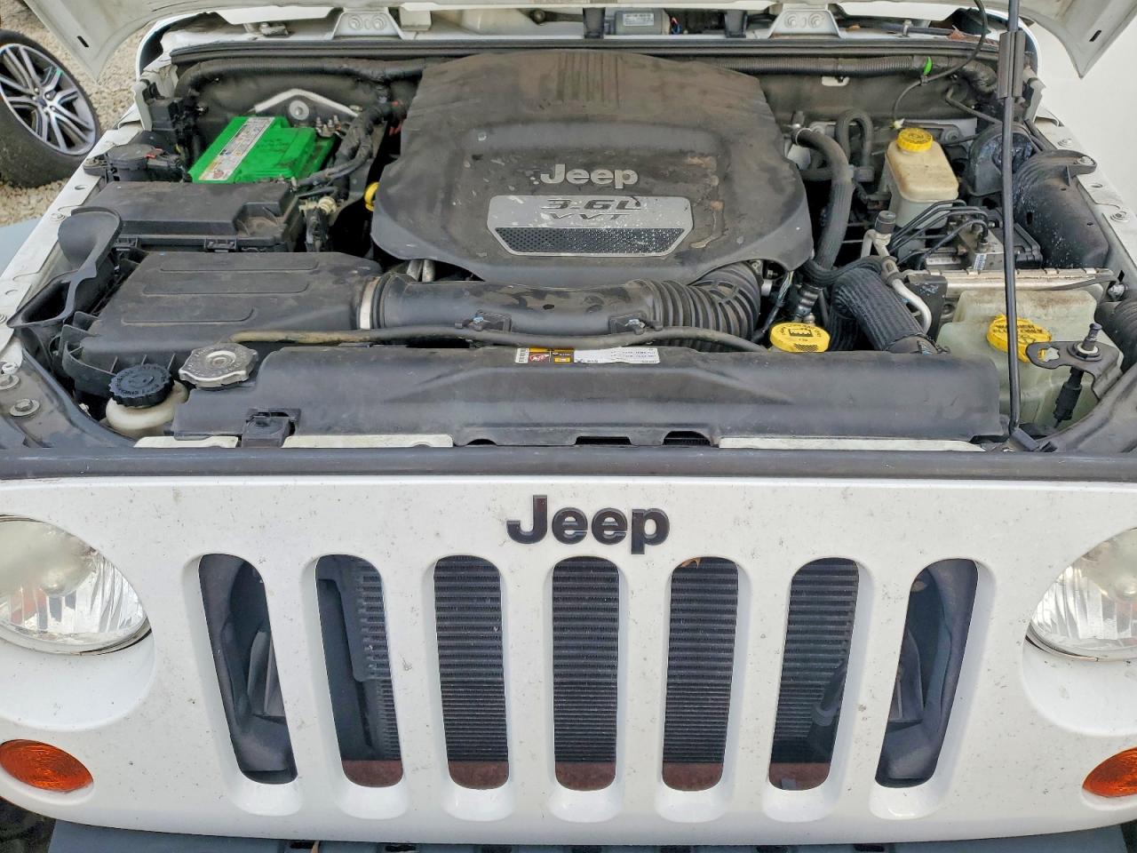 2013 JEEP WRANGLER UNLIMITED SAHARA photo 12