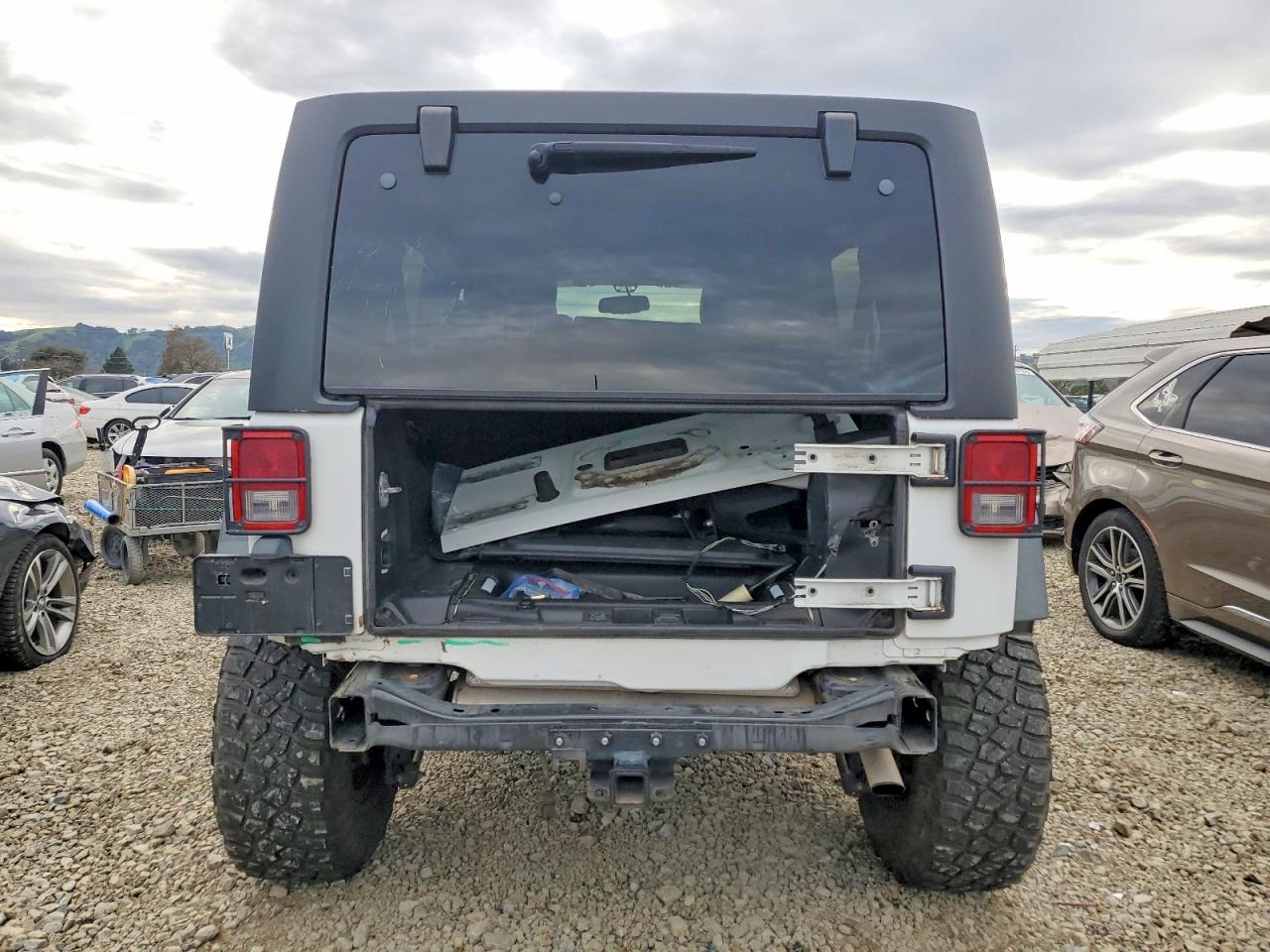 2013 JEEP WRANGLER UNLIMITED SAHARA photo 6