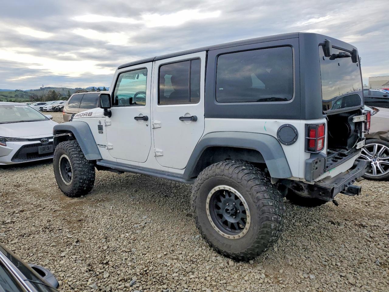 2013 JEEP WRANGLER UNLIMITED SAHARA photo 2