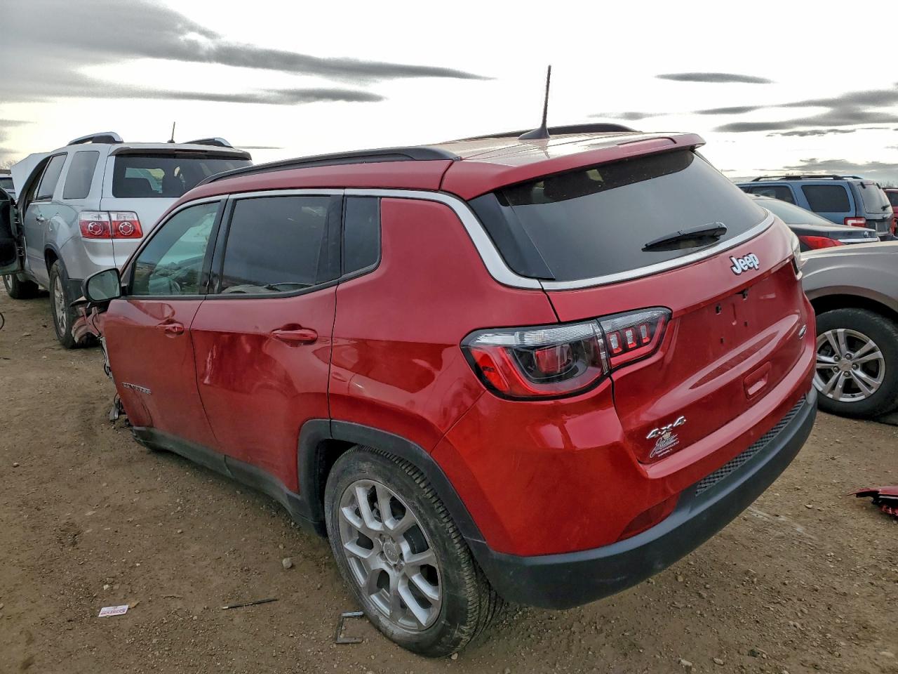 2024 JEEP COMPASS LATITUDE LUX photo 2