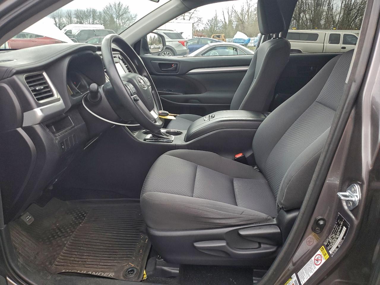 2016 TOYOTA HIGHLANDER LE photo 7