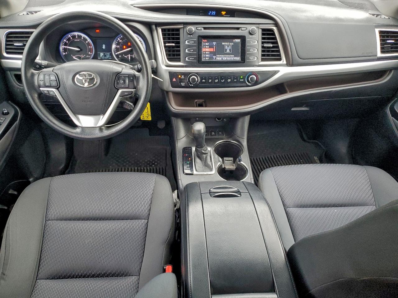 2016 TOYOTA HIGHLANDER LE photo 8