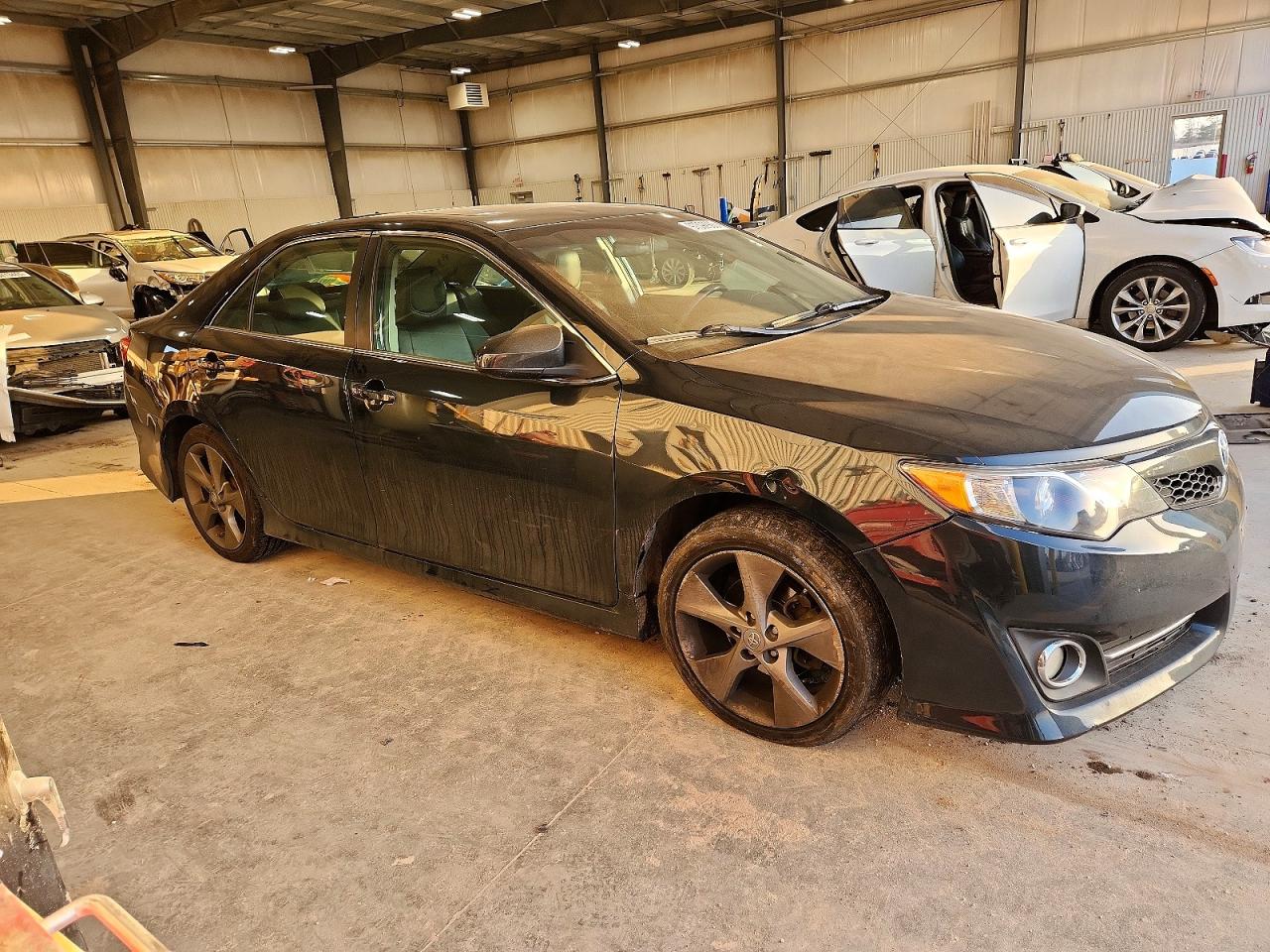 2014 TOYOTA CAMRY L photo 4